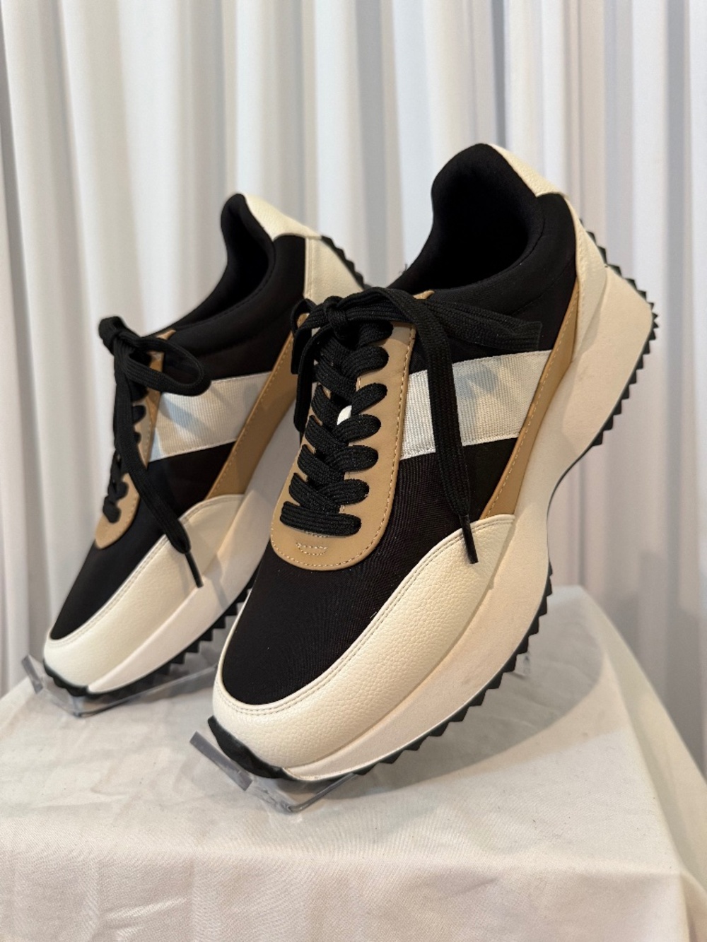 DV by Dolce Vita Bettie Retro Sneakers Black White Tan Size 8 NWOB